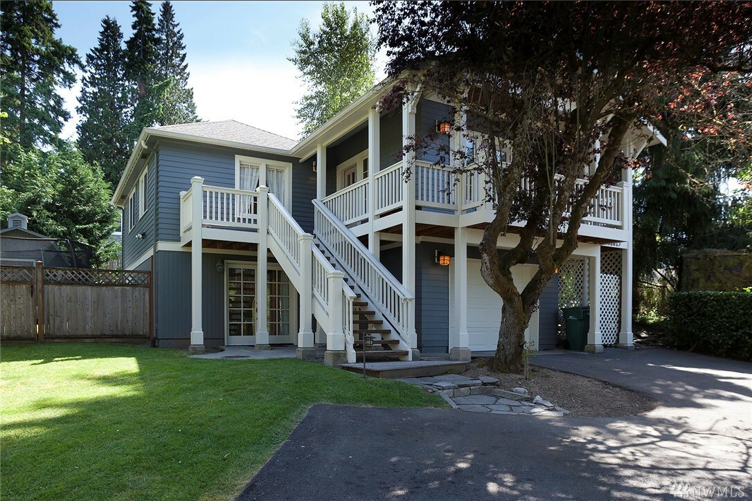 Property Photo:  12615 NE 90th St  WA 98033 