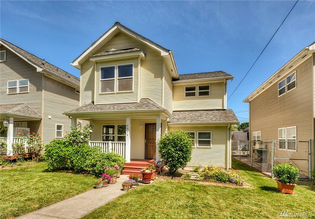 Property Photo: 5814 32nd Ave S WA 98118
