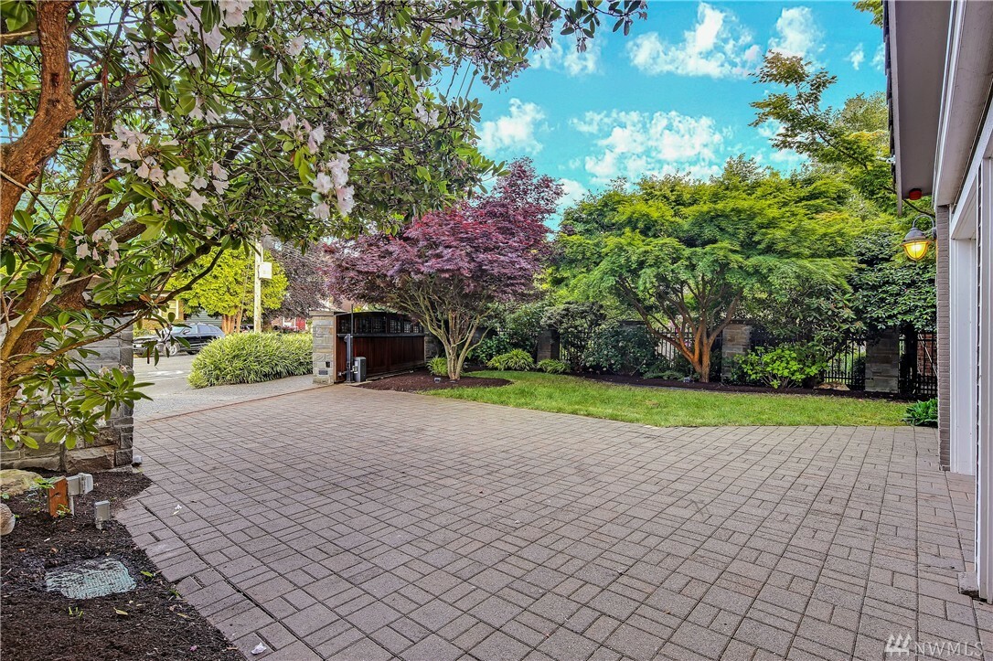 Property Photo:  4807 Beach Dr SW  WA 98116 