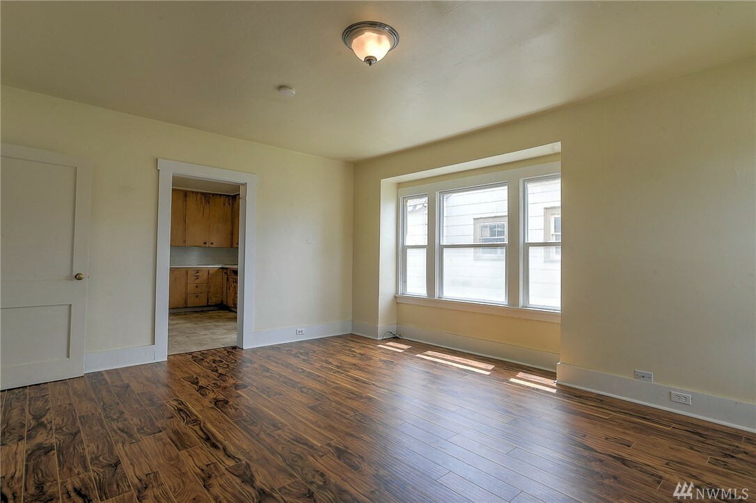 Property Photo: 216 N 3rd St WA 98541