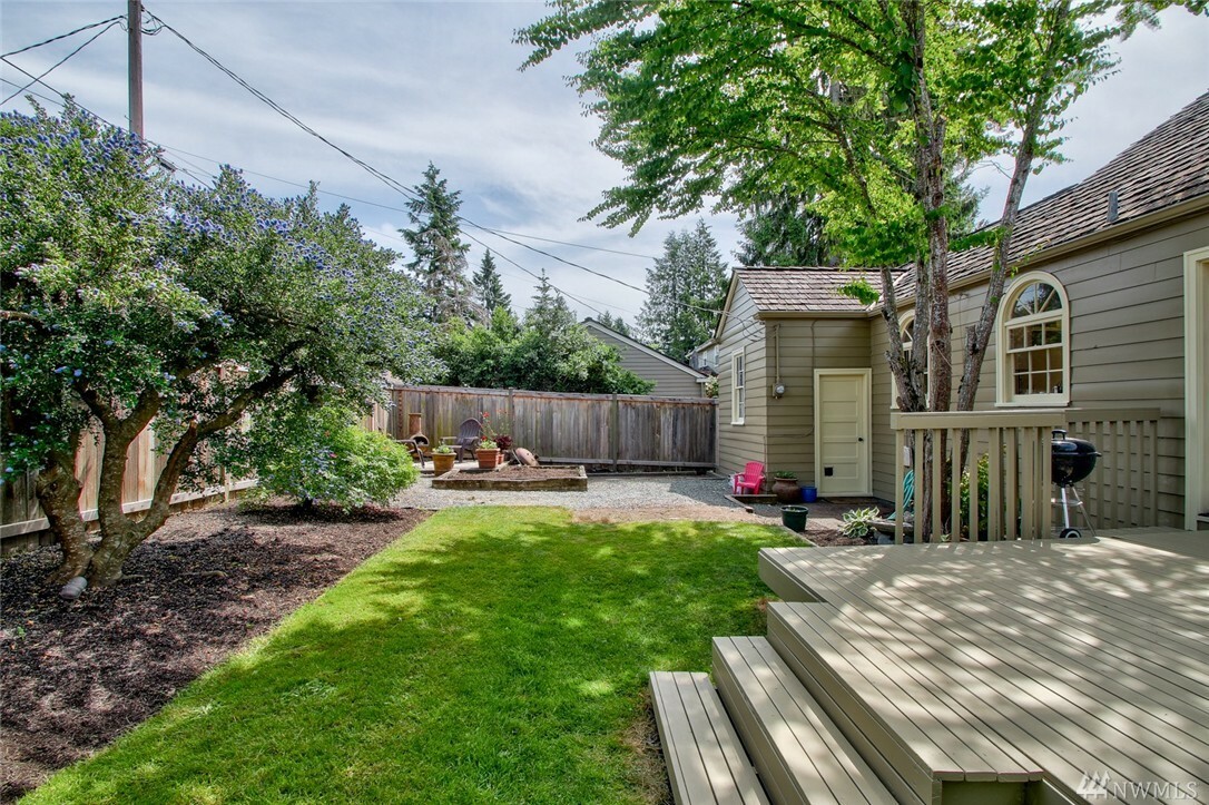 Property Photo:  1222 S 11th St  WA 98274 