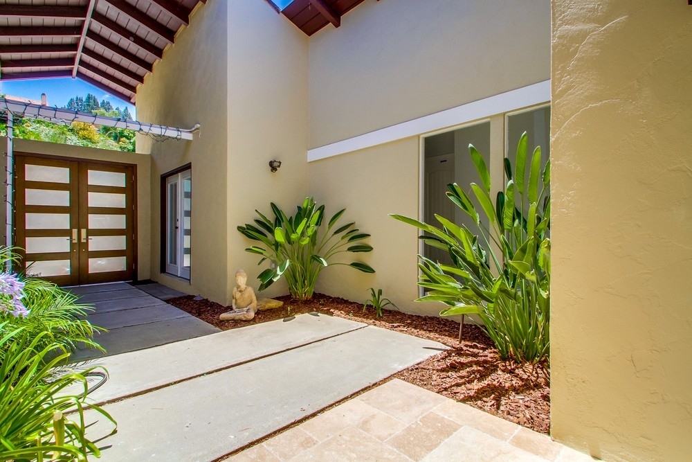 Property Photo: 6132 Calle Empinada CA 92120