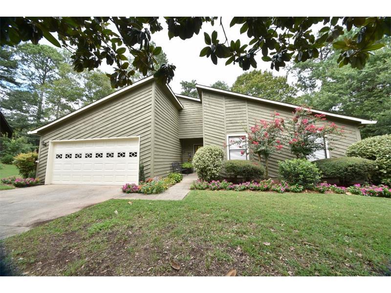 Property Photo:  5812 Glenn Hollow Lane   30071 