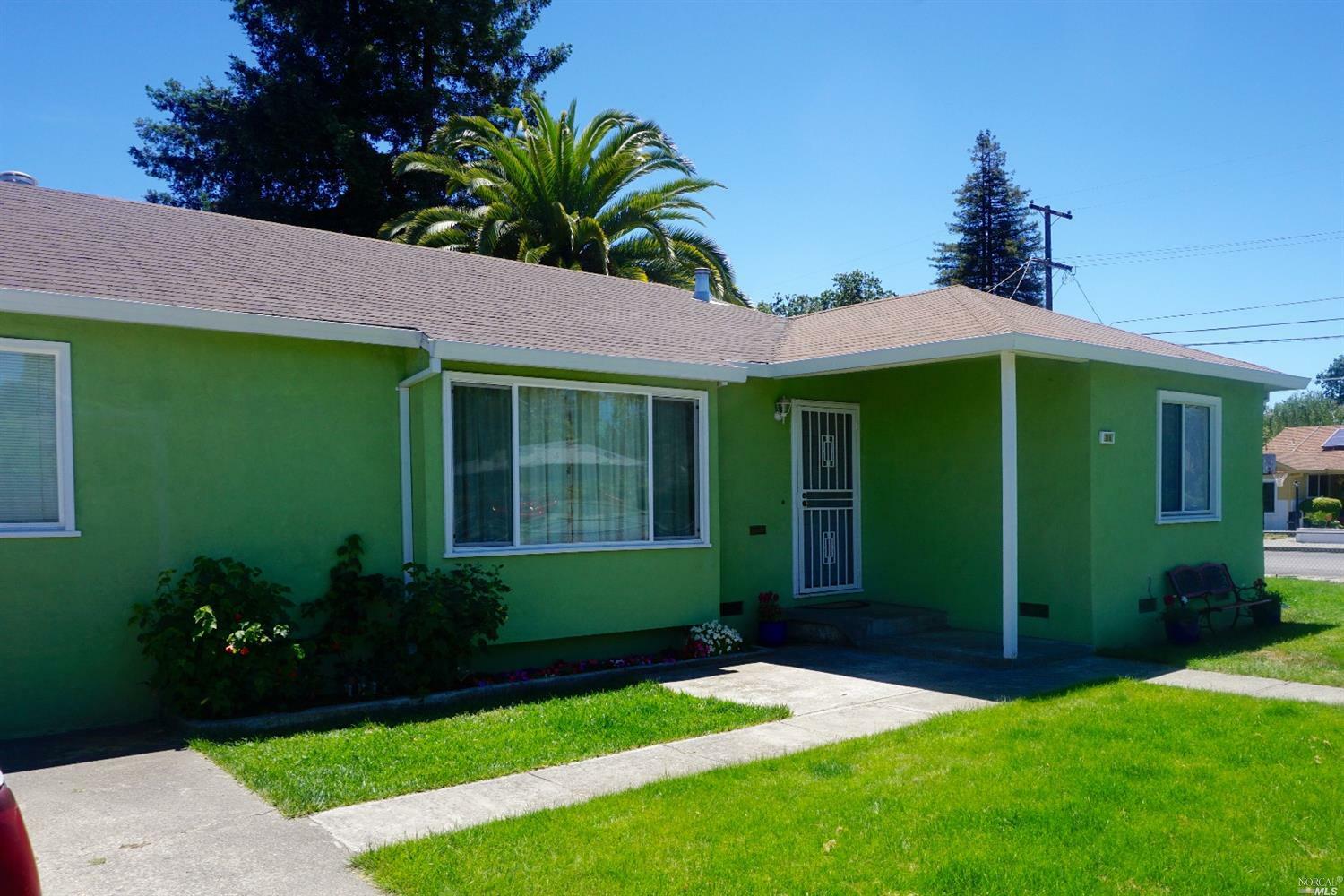 Property Photo:  216 Peach Street  CA 95407 