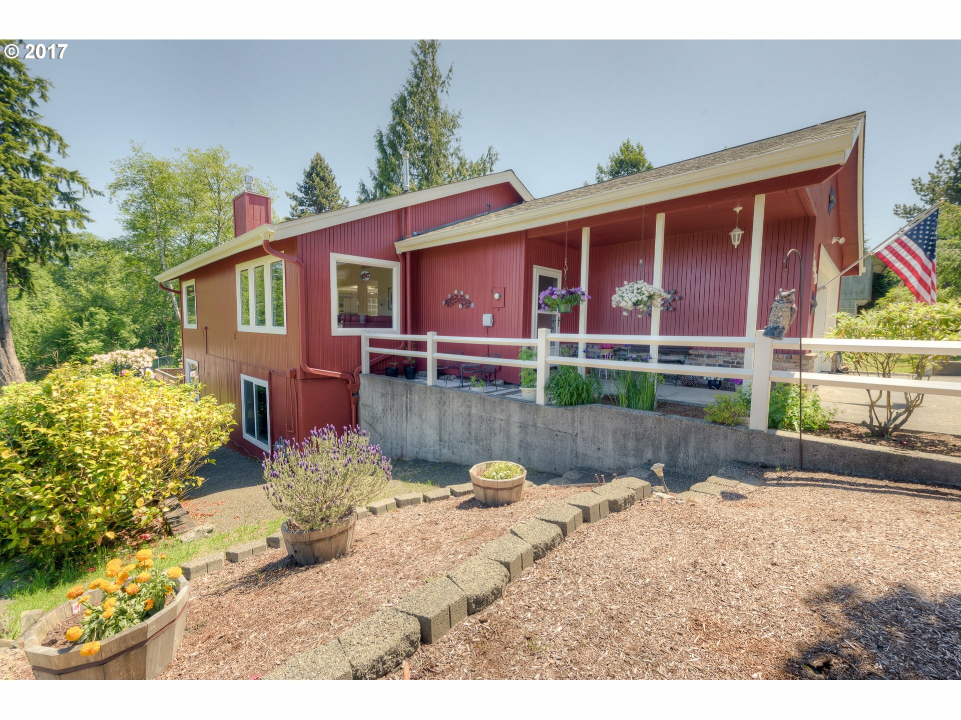Property Photo: 1080 Valley St OR 97103