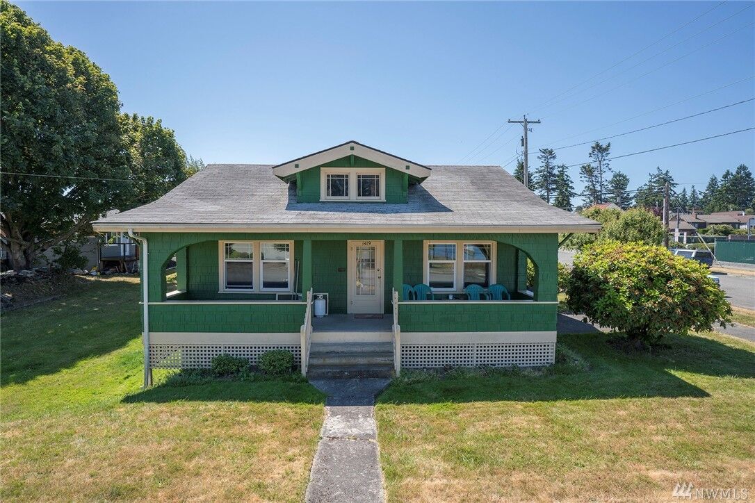Property Photo:  1419 5th St  WA 98221 
