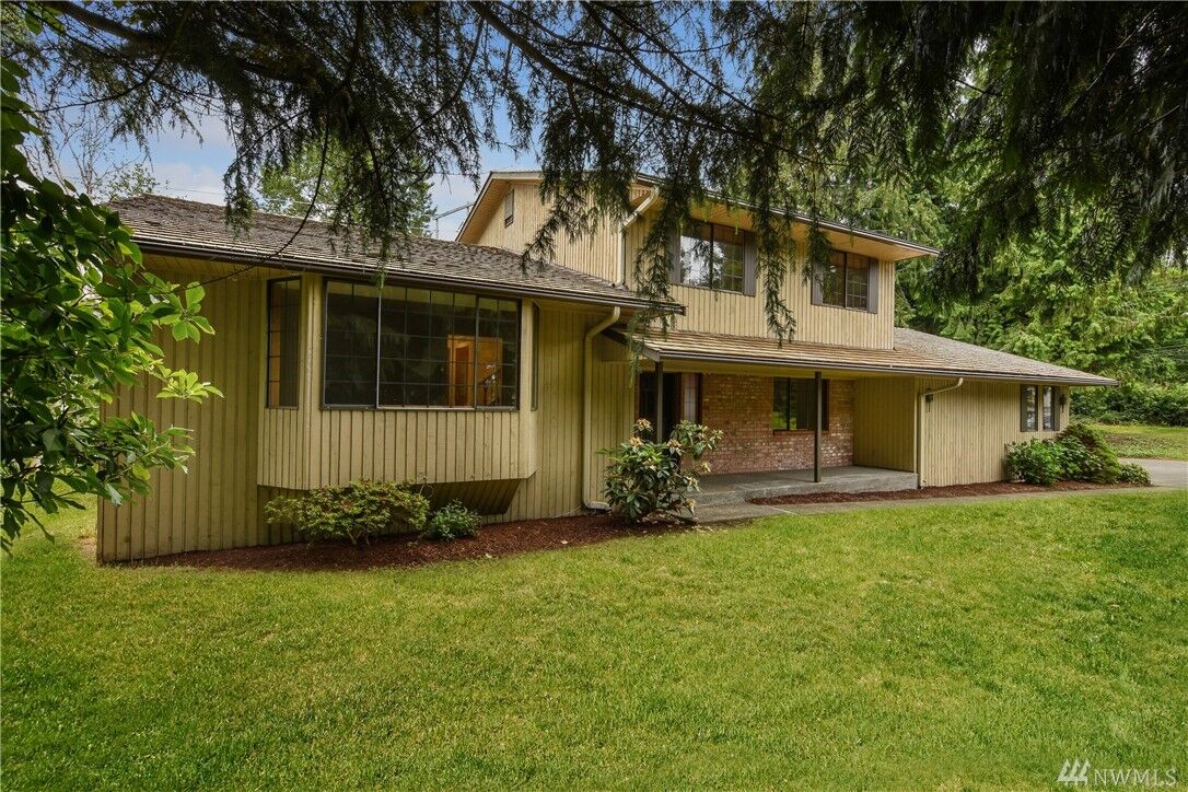 Property Photo:  21203 Poplar Wy  WA 98036 