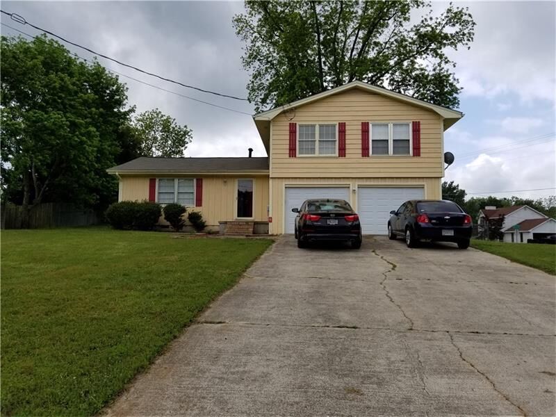 Property Photo: 621 Crosscreek Trail SE 30094