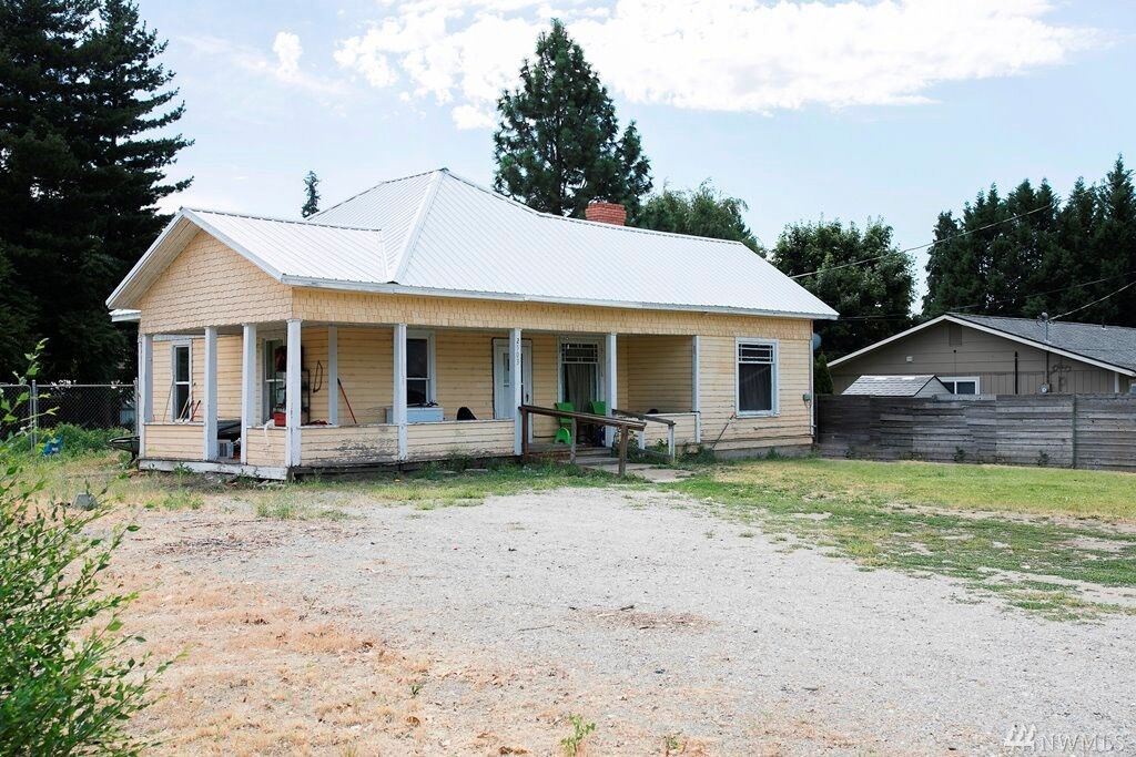 Property Photo:  2503 NW Cascade Ave  WA 98802