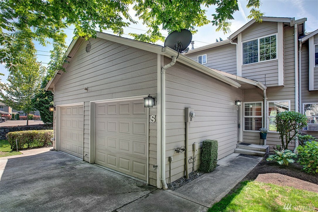 Property Photo:  1222 7th St SE S  WA 98372 