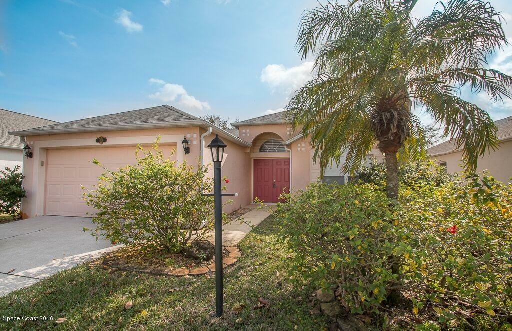 Property Photo:  1113 White Oak Circle  FL 32934 