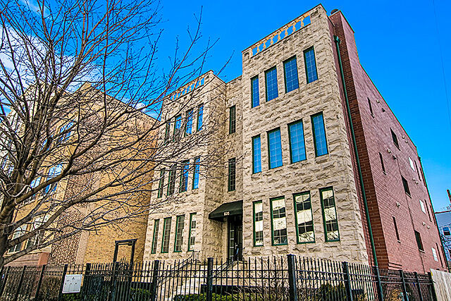 Property Photo: 825 W Eastwood Avenue 1W IL 60640