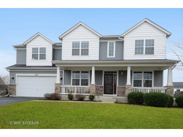 Property Photo: 4507 Hunt Club Court IL 60543