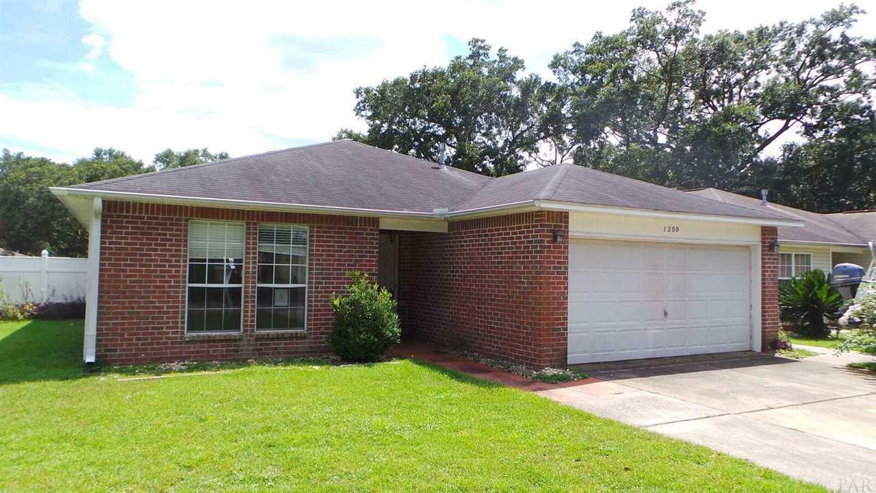 Property Photo:  1200 Simpson St  FL 32526 