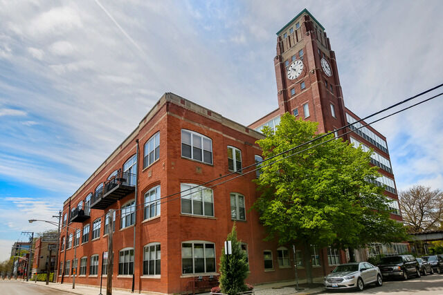 Property Photo: 1801 W Larchmont Avenue 503 IL 60613