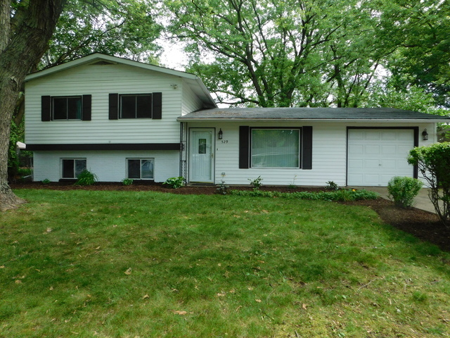 Property Photo: 529 Redwood Road IL 60440