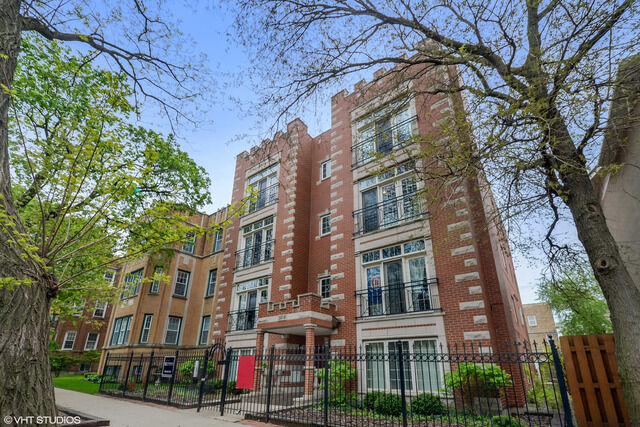 Property Photo: 2049 W Morse Avenue 3 IL 60645
