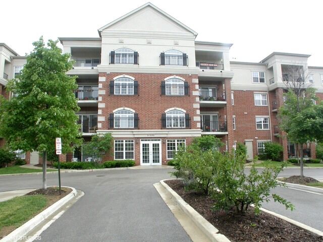 Property Photo:  0S099 Lee Court 301  IL 60190 