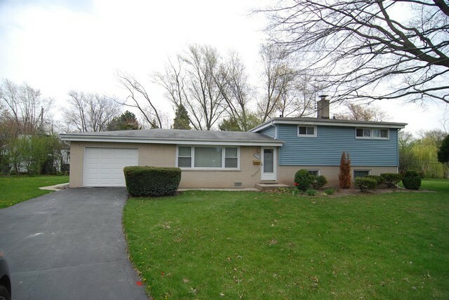 Property Photo: 1133 Pfingsten Road IL 60025