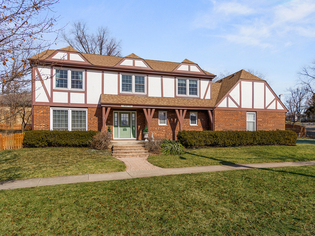 Property Photo:  7 Woodstock Avenue  IL 60514 