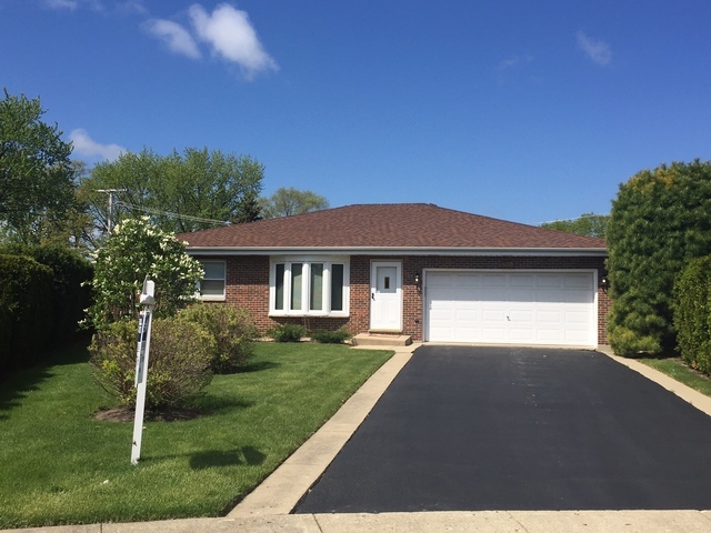 Property Photo: 803 Reef Court IL 60090
