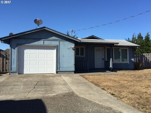 Property Photo: 1985 31st St OR 97439