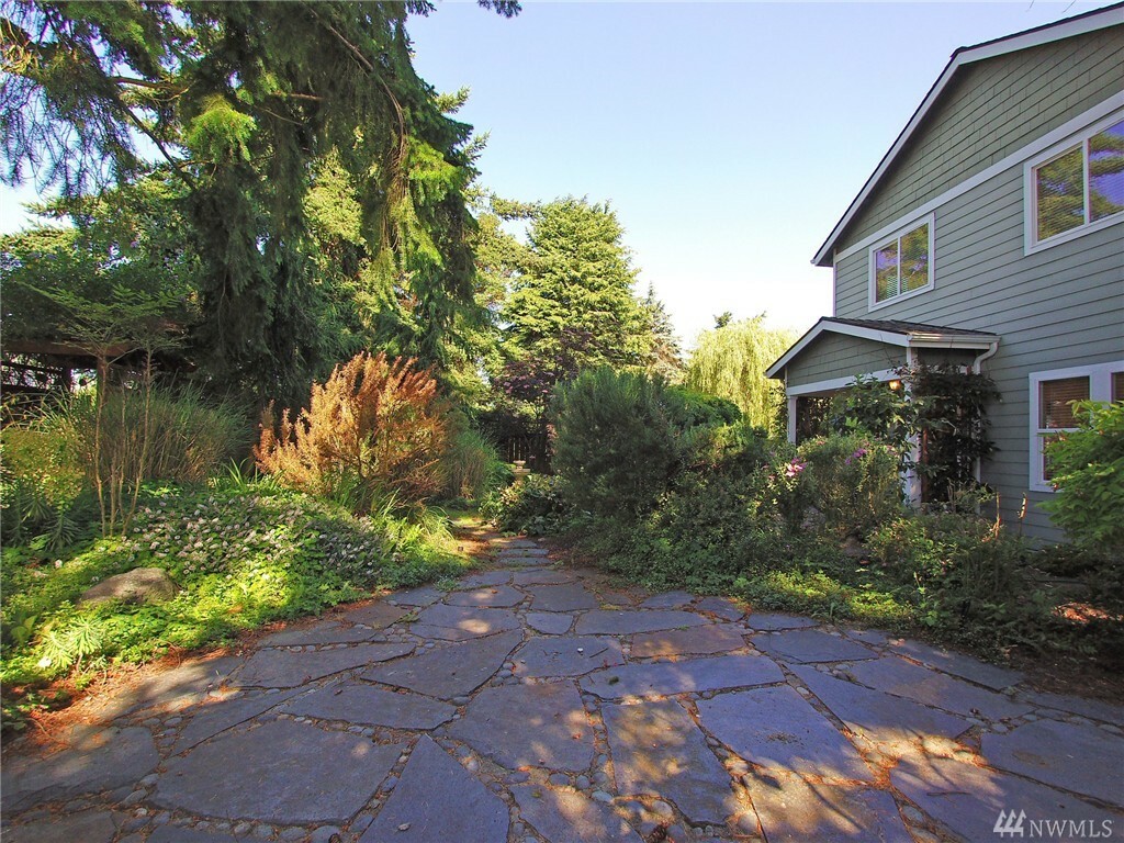 Property Photo:  1715 W 6th St  WA 98363 