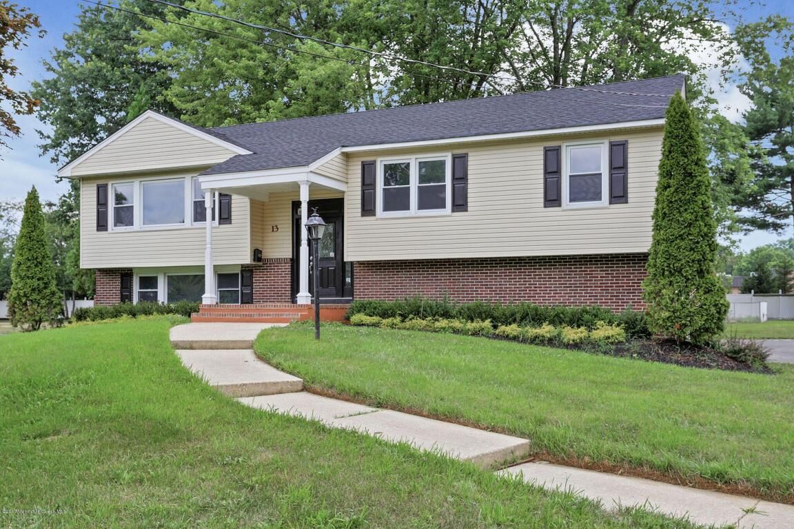 Property Photo:  13 Stonehurst Boulevard  NJ 07728 