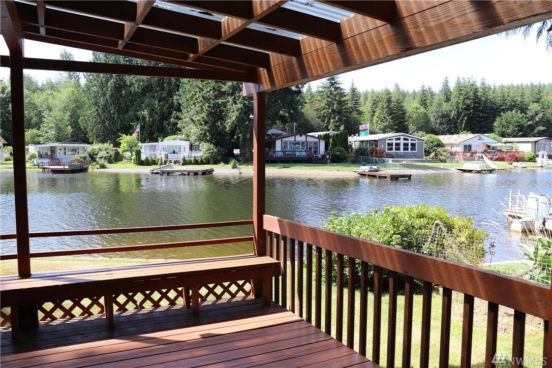 Property Photo:  800 SE Crescent Dr  WA 98584 