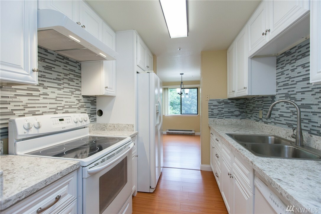 Property Photo:  1249 SW 132nd Lane 1231  WA 98146 