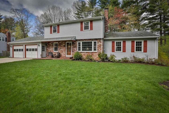 Property Photo: 7 Sherwood Drive NH 03063-2119