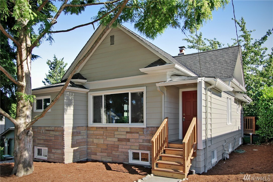 Property Photo: 921 N 88th St WA 98103