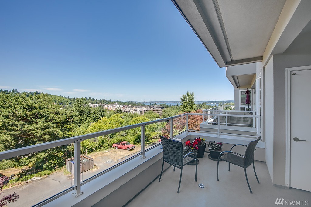 Property Photo: 2959 81st Place SE D2 WA 98040
