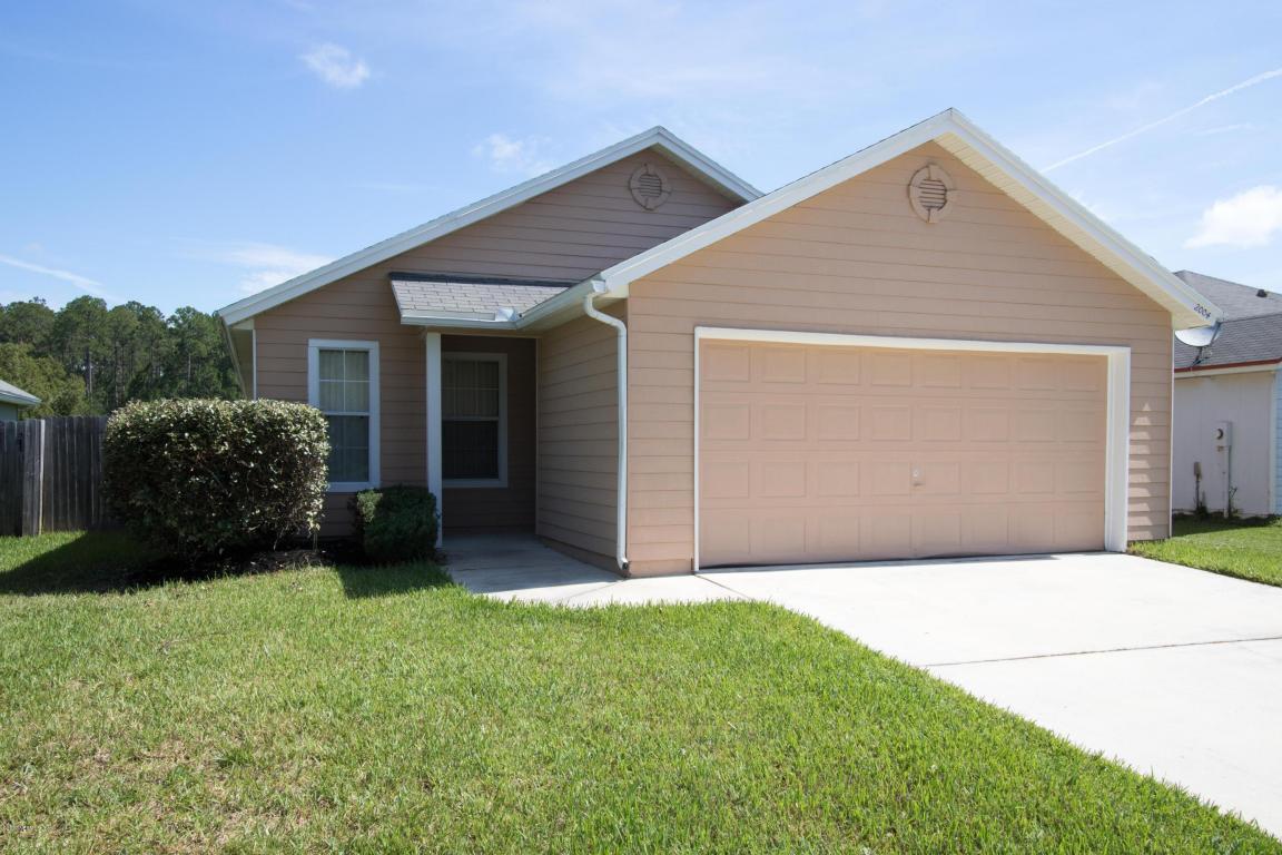 Property Photo: 2004 Hunters Trace Circle FL 32068