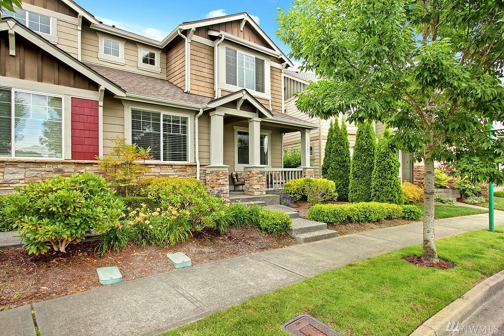 Property Photo:  13809 North Pointe Cir  WA 98012 