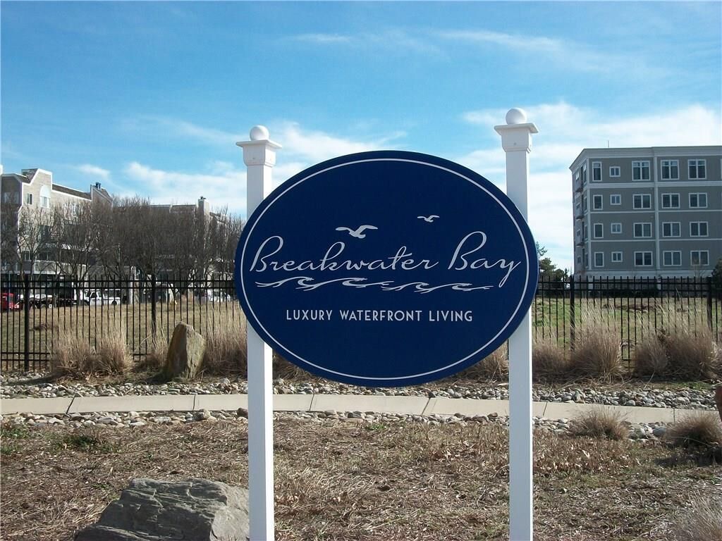 Property Photo:  200 Harbour Close 201  CT 06519 