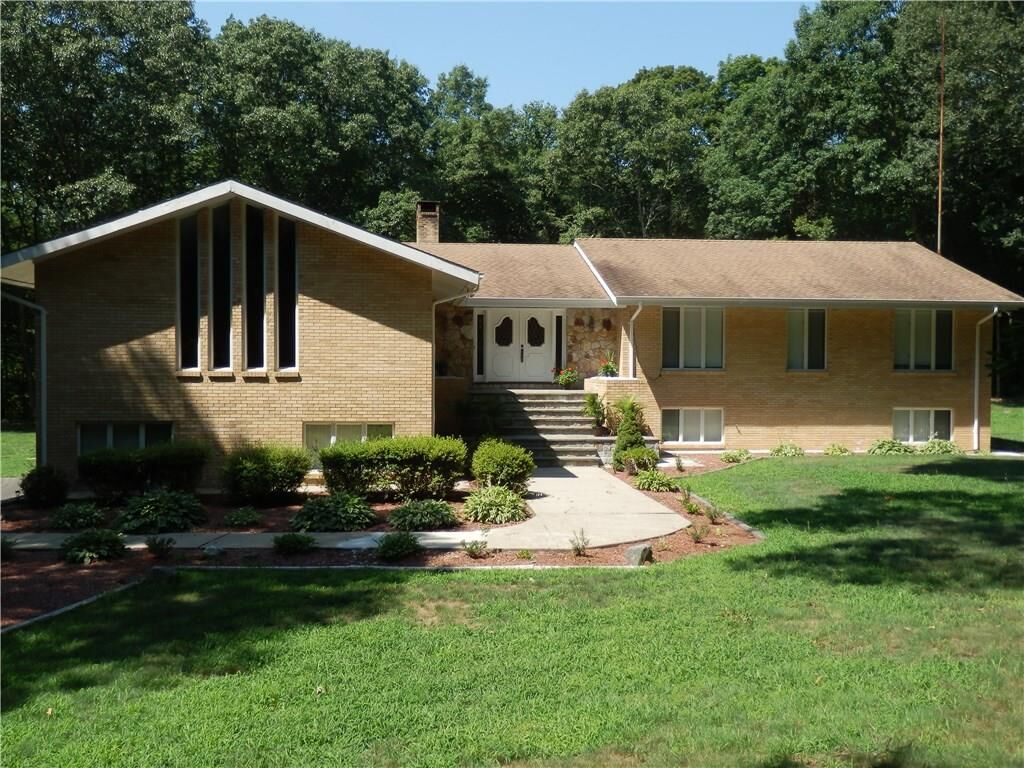 Property Photo:  71 Deerfield Drive  CT 06612