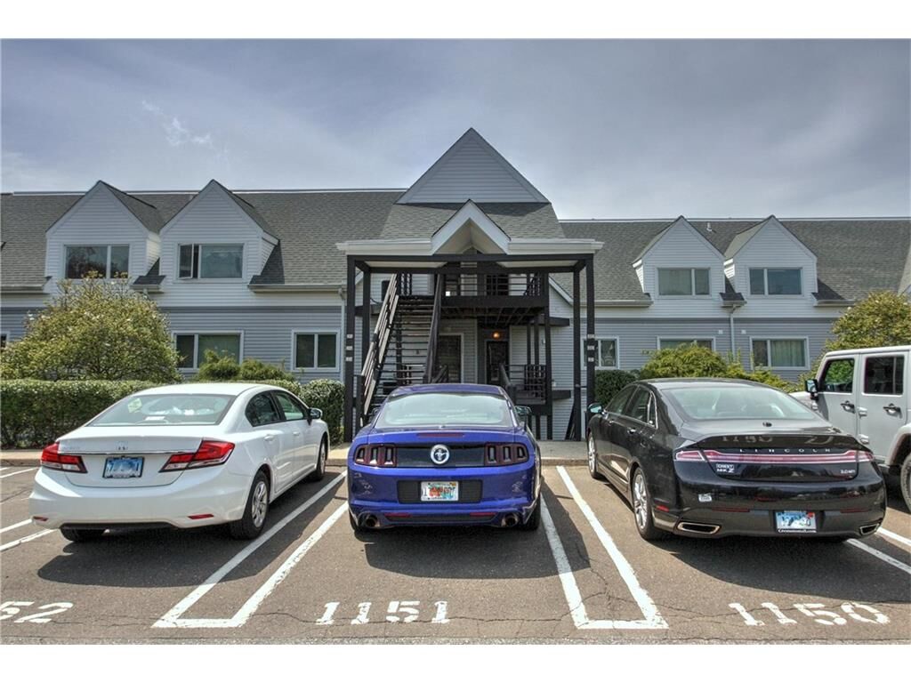 Property Photo: 1136 Windward Road 1136 CT 06461