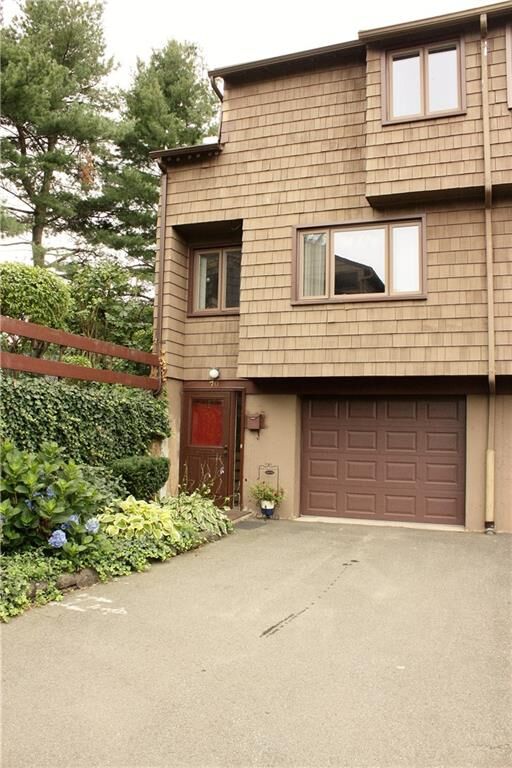 Property Photo:  70 Towne House Road 70  CT 06514 