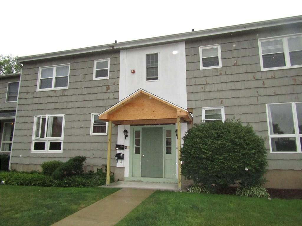 Property Photo:  115 Carriage Path  CT 06460 