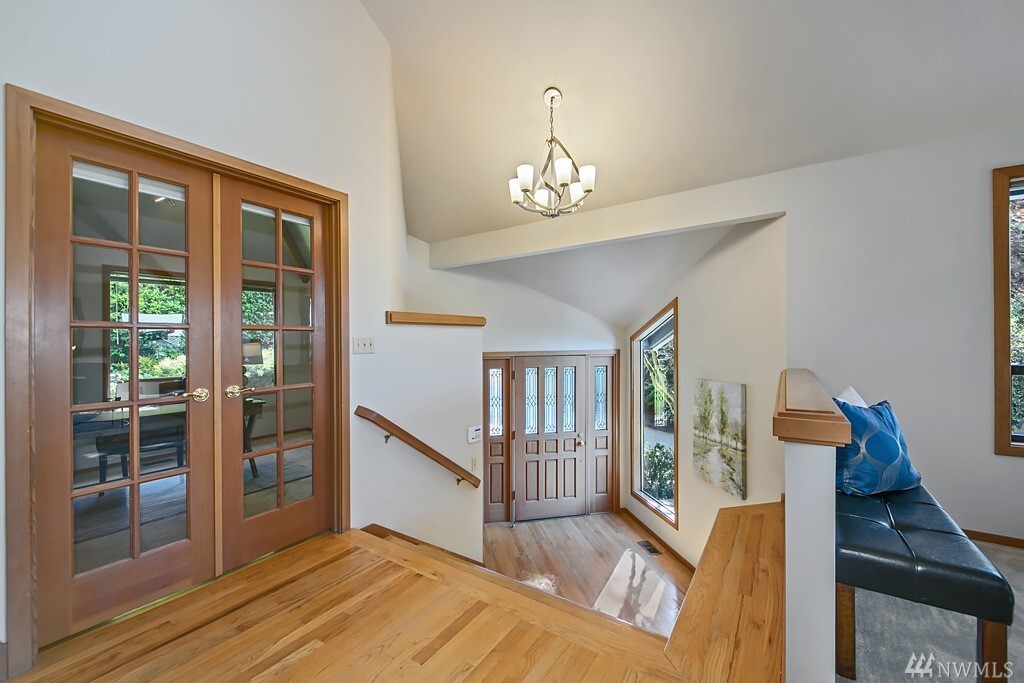 Property Photo: 9602 SE 33rd WA 98040