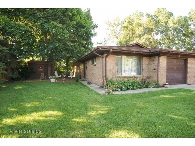 Property Photo: 1210 Fulton Drive IL 60107