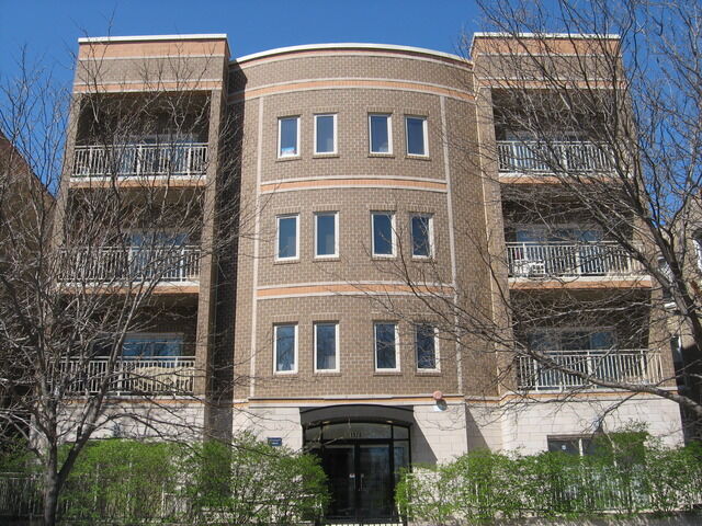 1928 N Kedzie Avenue 204  Chicago IL 60647 photo