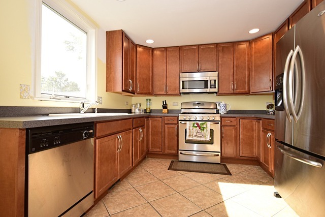 Property Photo: 6927 W Balmoral Avenue IL 60656
