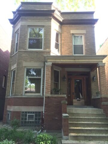 Property Photo: 2055 W Pensacola Avenue 2 IL 60618