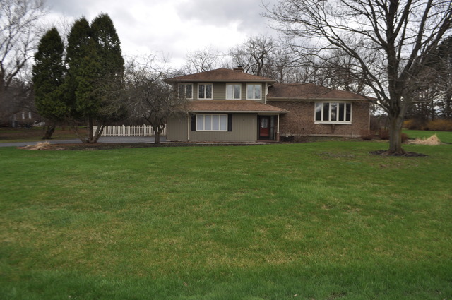 Property Photo: 84 Flint Drive IL 60010