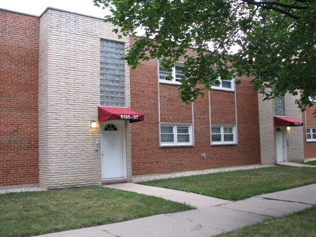 Property Photo:  6135 W Thorndale Avenue 2B  IL 60646 