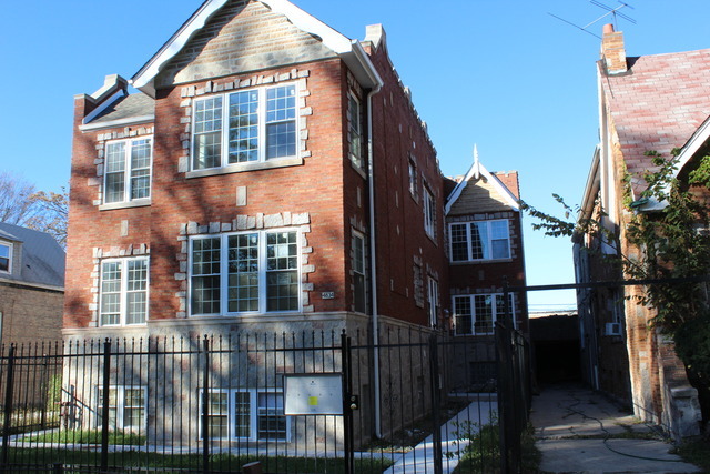 Property Photo: 4834 W Superior Street 1F IL 60644