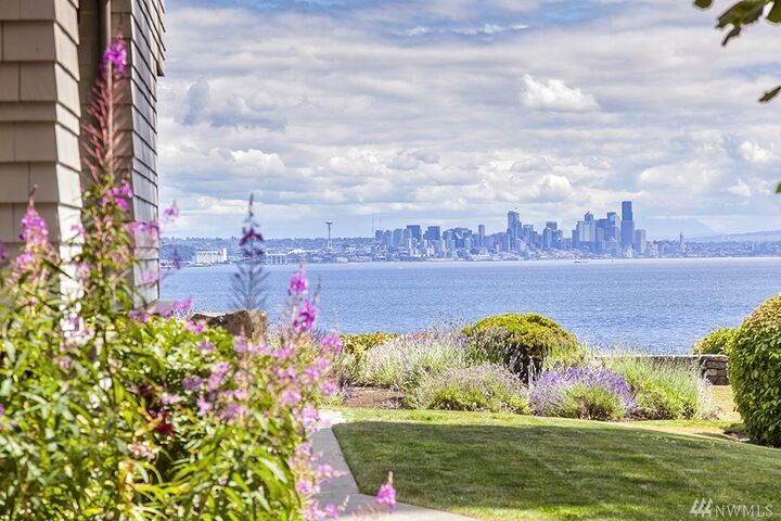 Property Photo:  11540 Wing Point Wy NE  WA 98110 