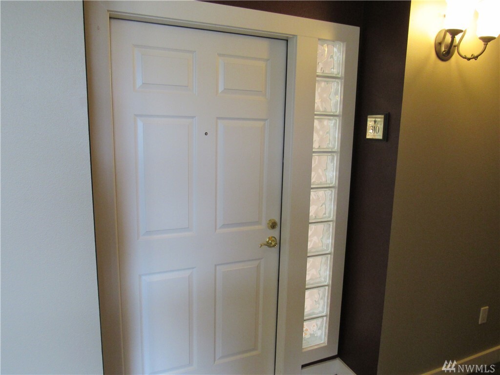 Property Photo: 122 State St S E310 WA 98033